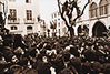 25 de Abril de 1974 - Cerco do Quartel do Carmo pelas tropas do Movimento das Forças Armadas (MFA) e manifestações populares 