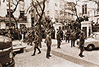 25 de Abril de 1974 - Cerco do Quartel do Carmo pelas tropas do Movimento das Forças Armadas (MFA) e manifestações populares 