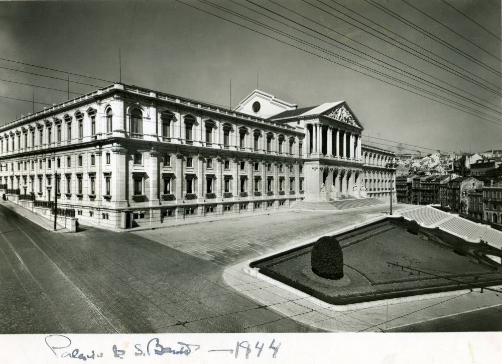 Fachada principal do Palácio de São Bento, Bertrand & Irmãos, Lda., 1944, Arquivo Fotográfico da Assembleia da República