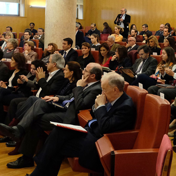 Pessoas a assistir a um colóquio do Novo Edifício da Assembleia