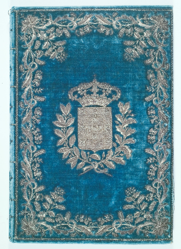 Constituição de 1838 – exemplar original da Câmara dos Deputados, papel, tinta, veludo, seda e fio de prata.