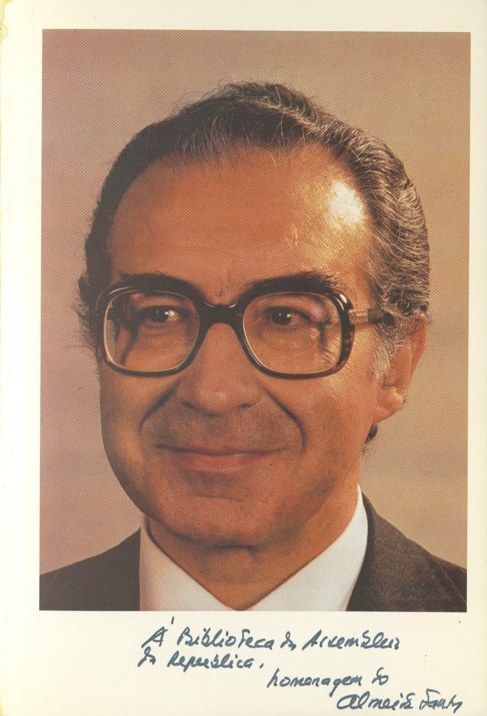 dedicatória à Biblioteca da Assembleia da República