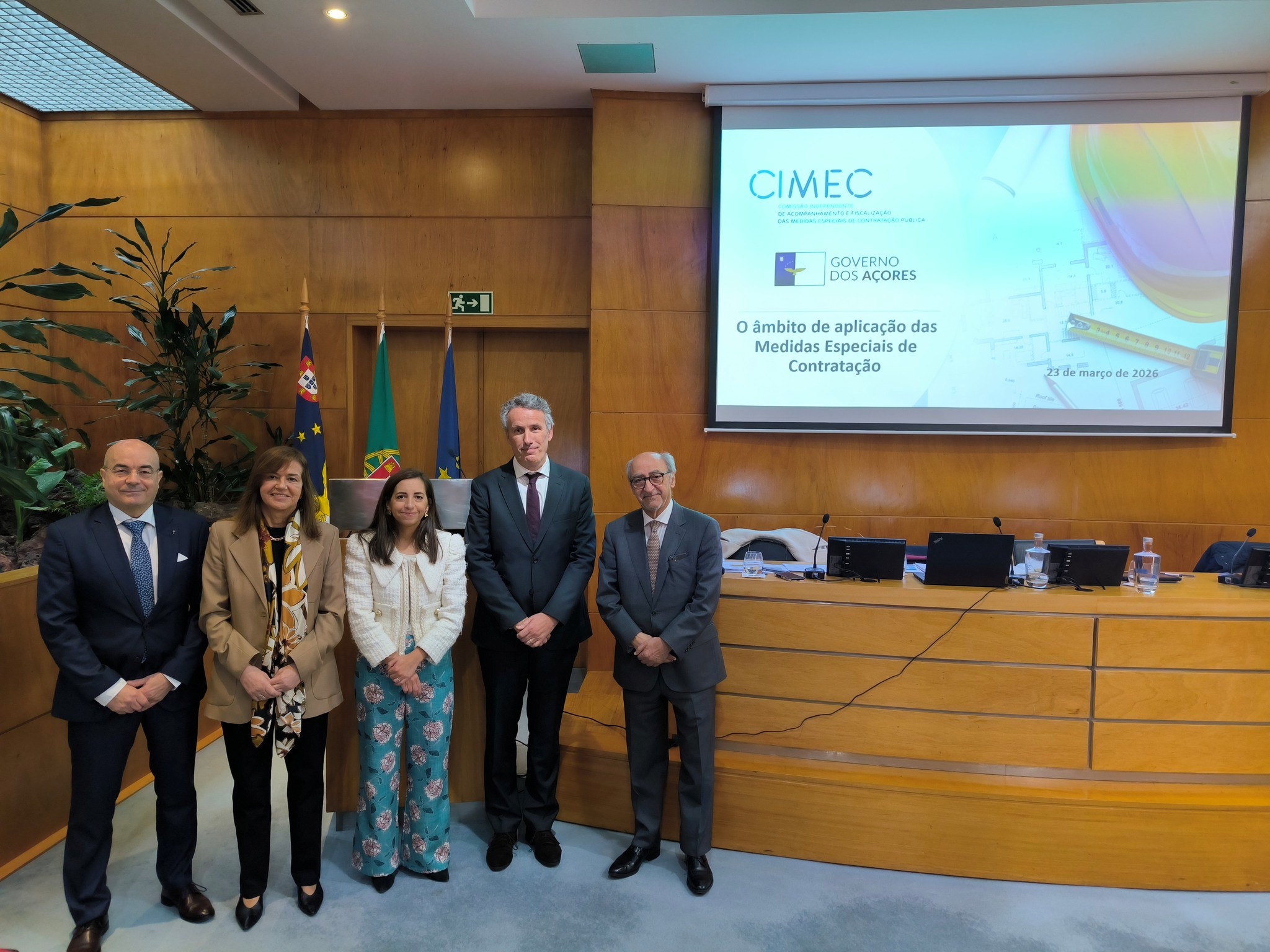(CIMEC) realizou no passado dia 23 de março, em parceria com o Governo Regional dos Açores, uma ação de divulgação das Medidas Especiais de Contratação Pública
