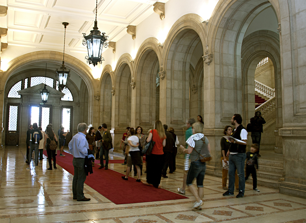 Visitantes no Átrio do Palácio