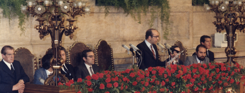 O Presidente Francisco de Oliveira Dias a discursar na sessão solene comemorativa do 25 de Abril em 1982