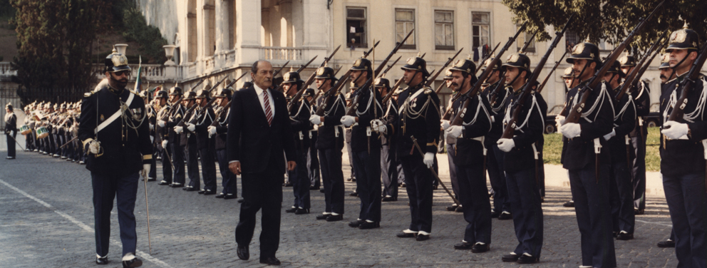 O Presidente Tito de Morais preside à cerimónia de inauguração da estátua de José Estêvão na Praça de S. Bento, em 1984