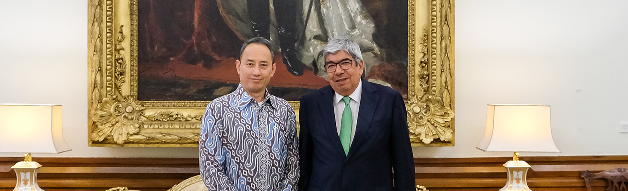 Presidente da Assembleia da República com Embaixador da Indonésia