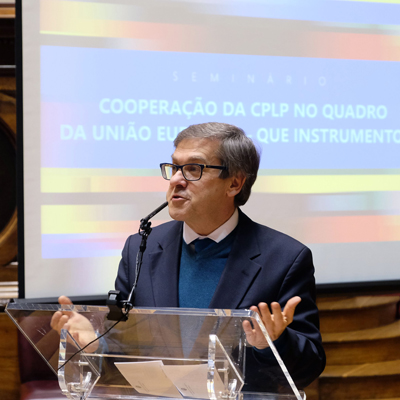 Jorge Lacão a discursar