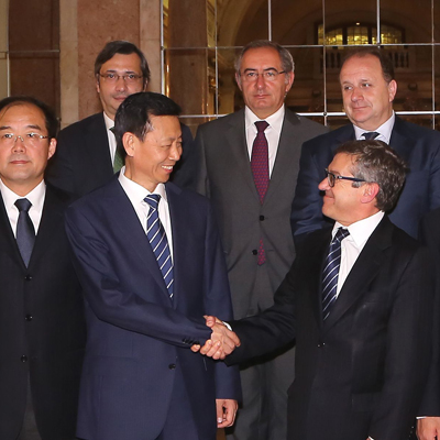 Jorge Lacão com o Presidente do Parlamento da China