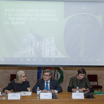 Jorge Lacão na mesa da sessão de abertura