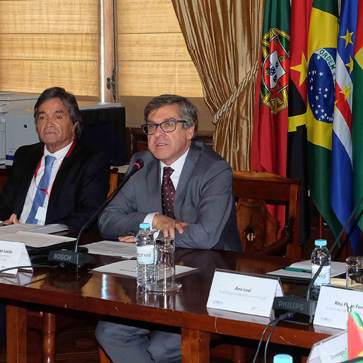 Jorge Lacão a discursar