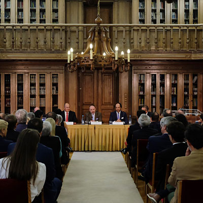 Sessão de Apresentação da obra "Da Politica" - Análise de Direito Constitucional