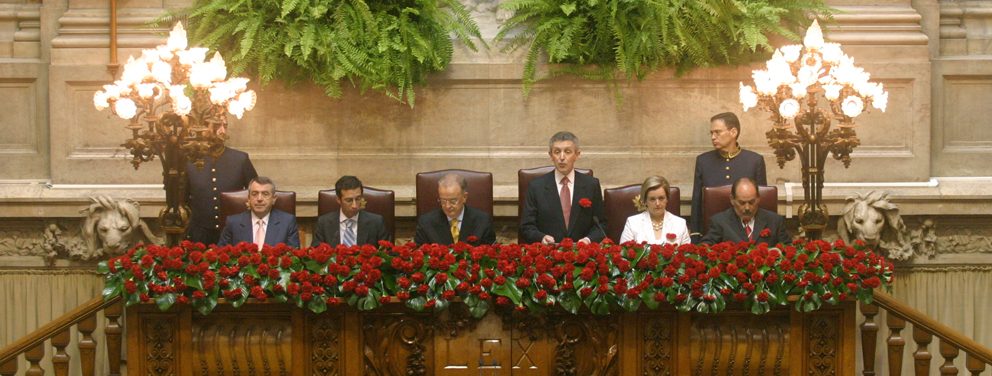 O Presidente Mota Amaral na sessão solene comemorativa do 25 de Abril, em 2004
